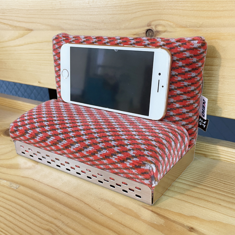 京王電鉄8000系 ロングシート型スマホスタンド