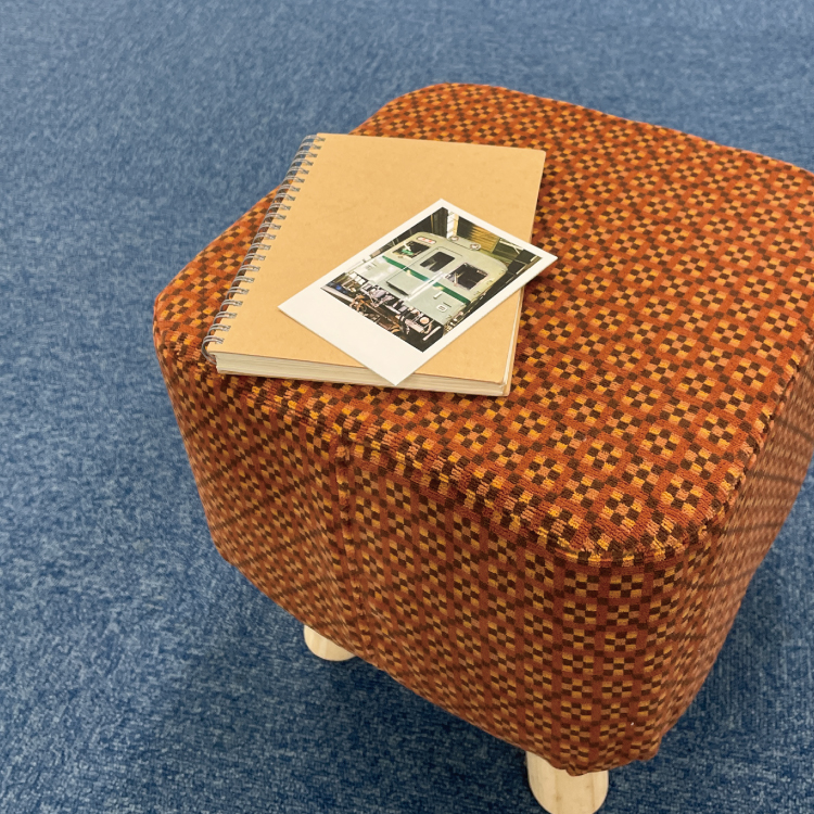 南海電鉄2200系モケットミニスツール